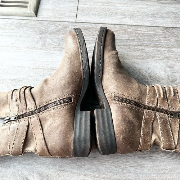 Born Leandra Gray Distressed Leather Boots Side Zip - Picture 9 of 13